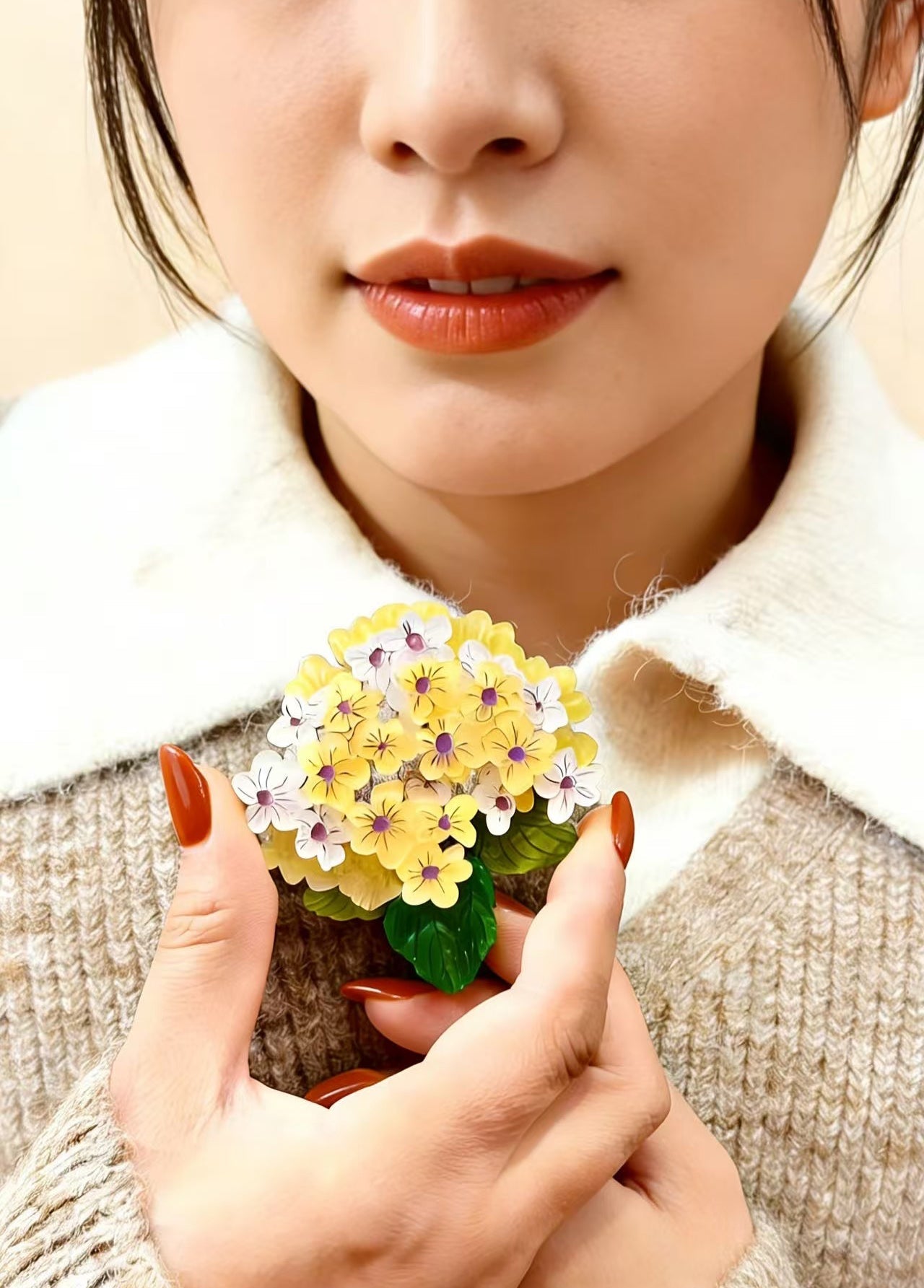 Broche de acrílico de hortensia