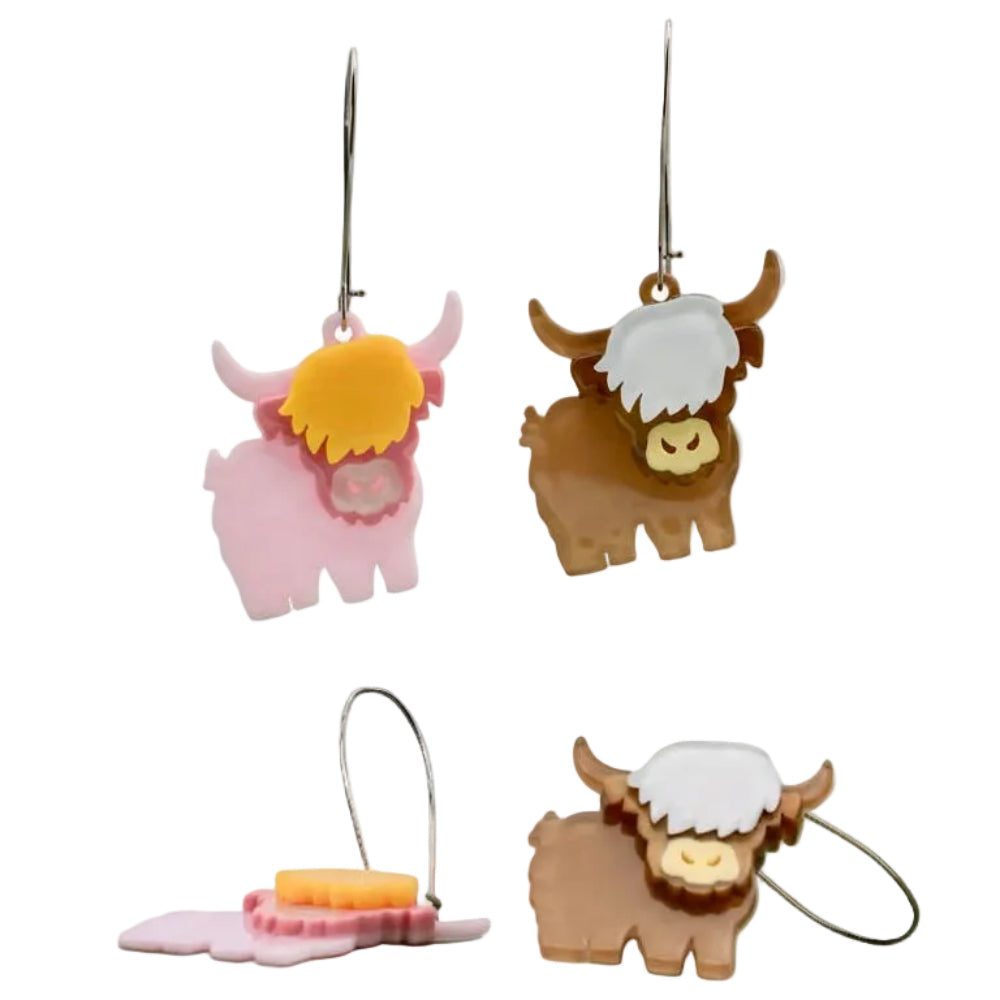 Pendientes de vaca de las tierras altas en capas